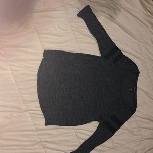 Grey long sleeved 3/4 sleeve